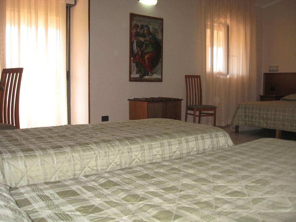 טמפיו פאוזניה Pausania Inn מראה חיצוני תמונה