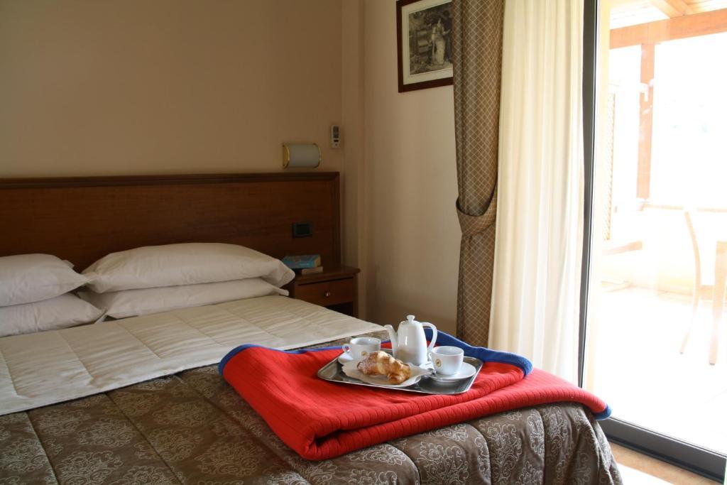 טמפיו פאוזניה Pausania Inn מראה חיצוני תמונה