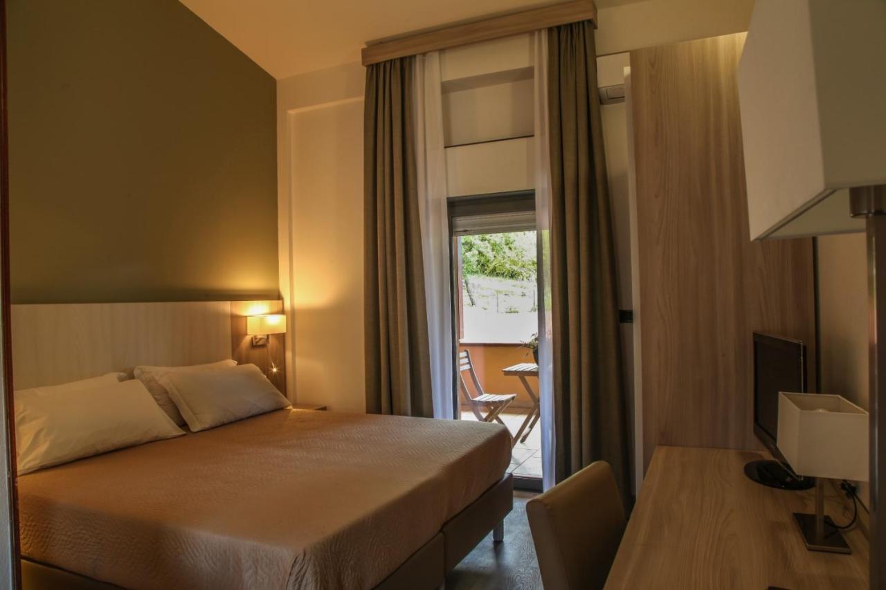 טמפיו פאוזניה Pausania Inn מראה חיצוני תמונה